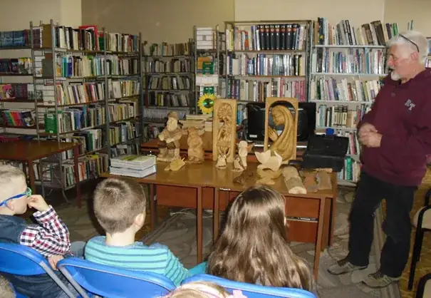 Warsztaty rzeźbiarskie dla młodzieży w Bibliotece Publicznej w Świebodzinie